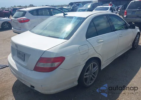 2009 Mercedes-Benz C 300 Luxury/Sport z USA, uszkodzony, nr VIN WDDGF54X09R050283